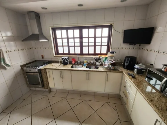 Imagem Imóvel espaçoso para comprar, confira esta ótima opção com 5 quartos, sendo 1 suíte, e 3 banhe...
