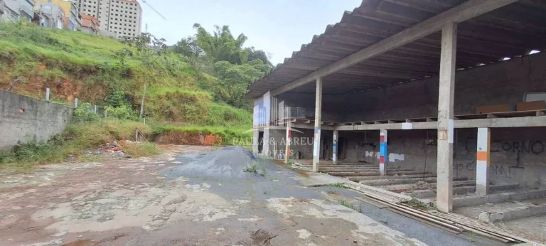 Imagem Aluga-se Grande área 850m² com cobertura de 250m², 1 ou 2 Banheiros no Alto da Boa Vista, Mauá-SP