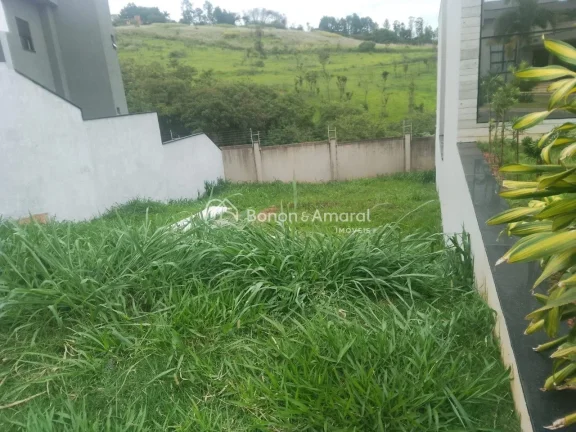 Imagem Lote exclusivo de 313m² em um condomínio renomado, com terreno em declive, pronto para receber um ...
