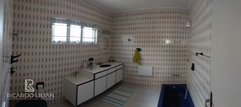 Imagem "Espetacular Casa Térrea na Vila Rosália, Guarulhos: Um Oásis Junto ao Lago dos Patos!"