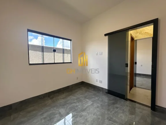 Imagem Casa com 3 quartos no American Park, em terreno com 180m² com 126m² de área construída possui:

...