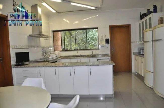 Imagem LINDA RESIDÊNCIA COM 4 SUÍTES, ESTILO GRANJA VIANA, CONSTRUÇÃO DE PRIMEIRA