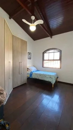 Imagem Sobrado 5 dormitórios 6 vagas no canto do forte