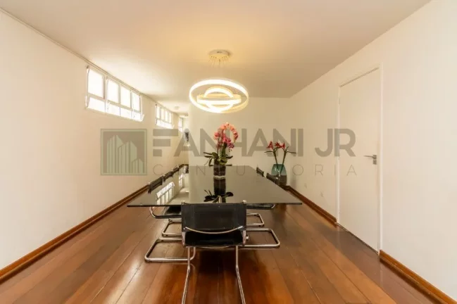 Imagem Luxuoso apartamento de 4 quartos e 3 suítes no Jardim Paulista, São Paulo - 260m², 3 salas, 2 vagas. Venha conhecer!