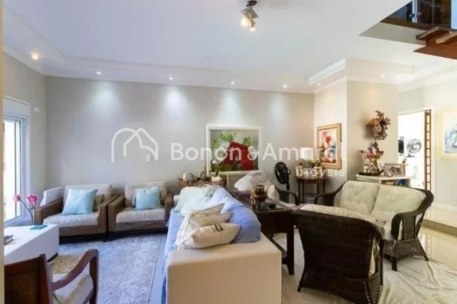 Imagem Casa estilo sobrado com linda vista da varanda, 263m² de área construída, muito bem distribuída ...