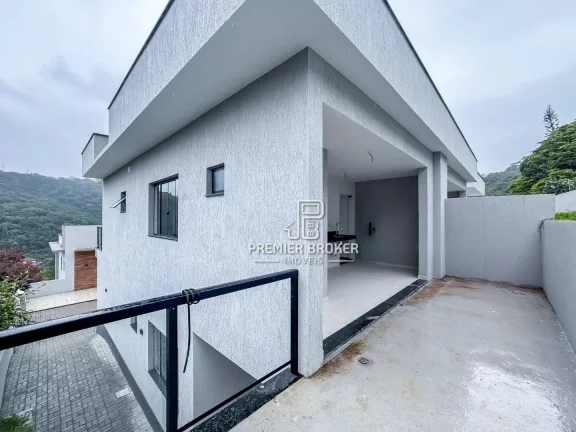 Imagem Casa com 3 dormitórios à venda, 131 m² por R$ 899.000,00 - Golfe - Teresópolis/RJ