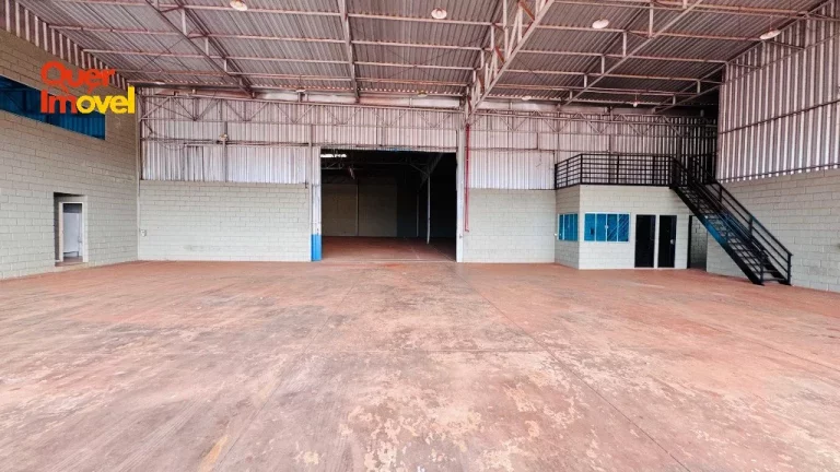 Imagem Galpão comercial para locação em Ribeirão Preto-SP, bairro Santa Iria: 2 salas, 4 banheiros, 14 vagas de garagem, 2.000 m²