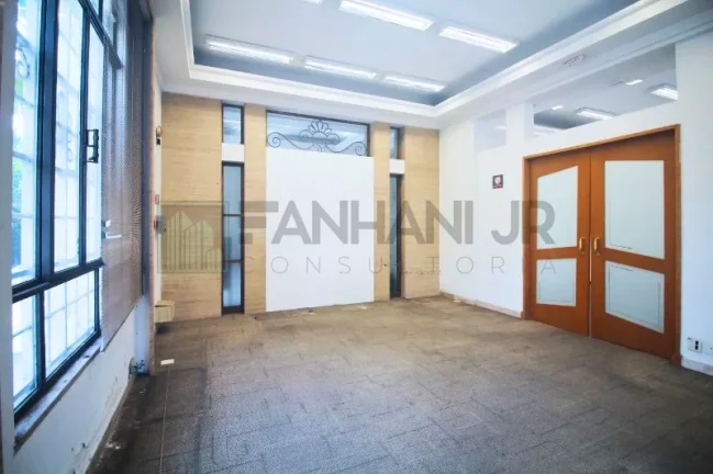 Imagem Casa Comercial de Alto Padrão para Locação no Jardim América, São Paulo-SP: 6 Salas, 6 Banheiros, 20 Vagas - 824m²!