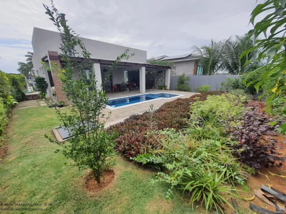 Imagem Casa em Condomínio com 3 suítes e 2 vagas de garagem em Vila de Abrantes, Camaçari-BA: confira!