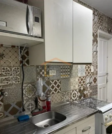 Imagem Apartamento reformado, 1 dormitório, com armários, sala ampla, cozinha com armários, banheiro, se...