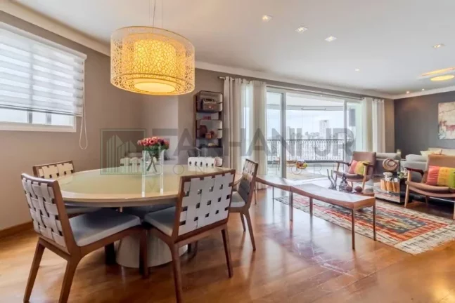 Imagem Luxuoso Apartamento de 4 Quartos no Jardim Paulista com Suítes, 3 Salas e 4 Vagas de Garagem - São Paulo-SP