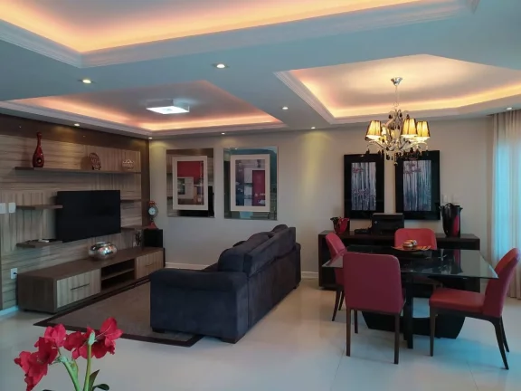 Imagem Casa alto padrão a venda no condomínio vale dos Cristais Macaé RJ.