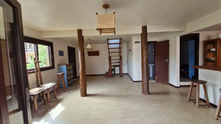 Imagem Duas casas à venda na Praia da Ferrugem, Garopaba. Vista para a lagoa, 260m² de terreno, documentação ok e ótima localização.