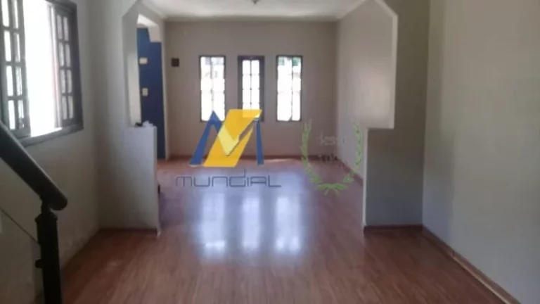 Imagem Sobrado à Venda com 100m², 3 dormitórios, 1 suíte, 1 sala e 3 vagas!!!