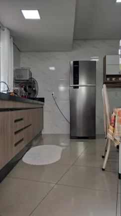 Imagem VENDE-SE ÓTIMA CASA COM 03 BANHEIROS SENDO 02 SUITES E EDICULA