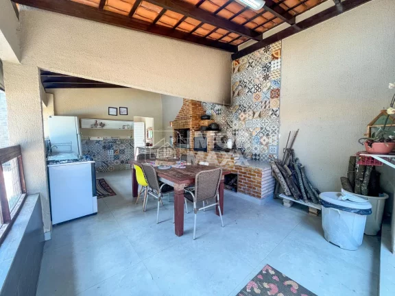Imagem Excelente casa no Jardim Botânico, Brasília: 400m², 4 dormitórios, 4 suítes, 5 banheiros. Venda por R$ 1.350.000. Agende uma visita!