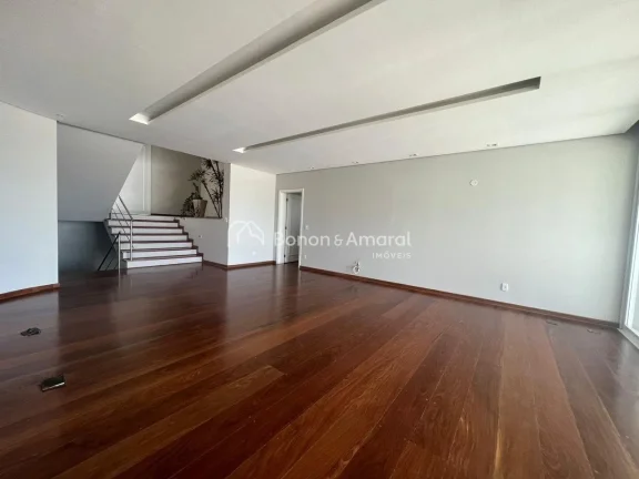 Imagem Linda casa de alto padrão, recém reformada! A residência possui living para vários ambientes, sa...