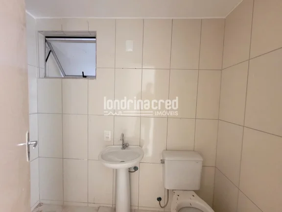 Imagem Oportunidade em Londrina: apartamento reformado no Park Nações Unidas, 3 quartos, 1 banheiro, sol da manhã, cozinha integrada e ótima localização.