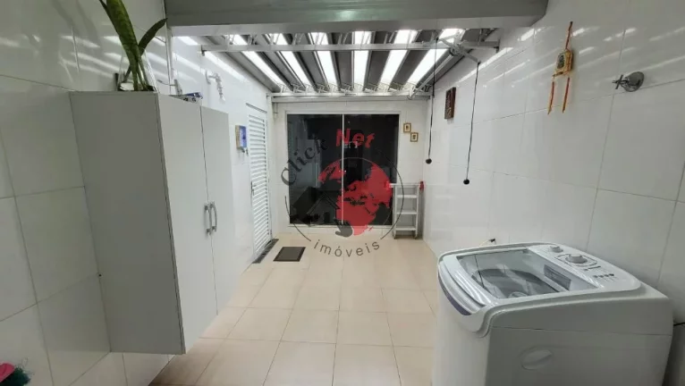 Imagem Lindo sobrado à venda, reformado recentemente e pronto para morar no bairro Demarchi, São Bernardo do Campo com 3 dormitórios, sendo 1 suíte, 2 vagas, 100 m².