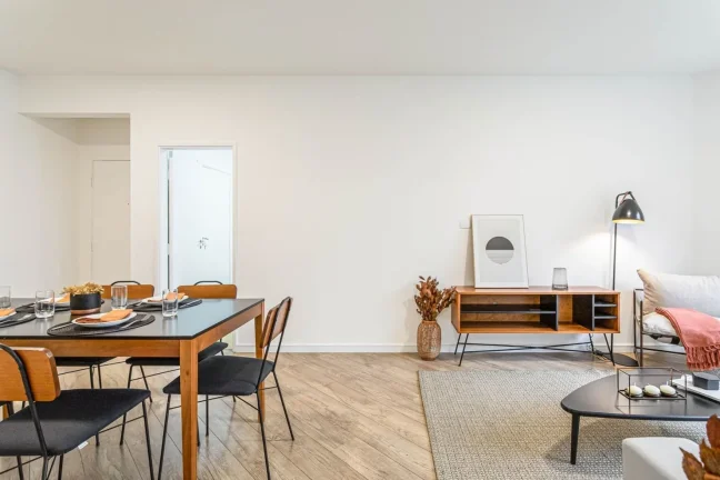 Imagem Apartamento 94M², 3Q, 2 Banheiros, 1 Vaga, Banheiro de Serviço, Armários.