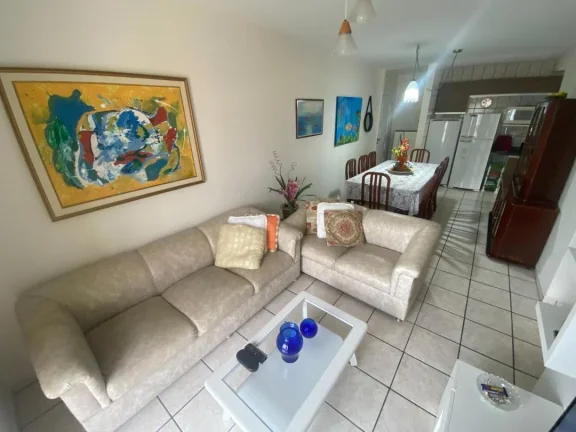 Imagem Apartamento mobiliado com churrasqueira a carvão e varanda na quadra mar na praia de Gravatá em Navegantes a venda pela Imobiliária Adriano Carpes