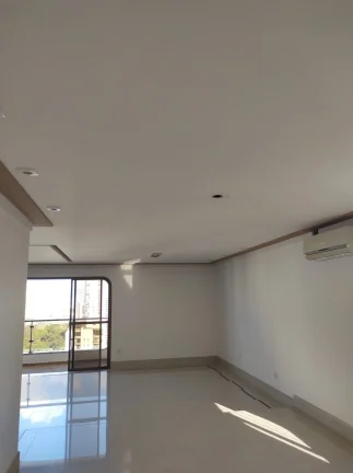 Imagem Excelente Duplex, com 4 dormitórios, sendo 2 suítes, 5 banheiros, 3 vagas de garagem, 3 salas, closet, piscina coberta