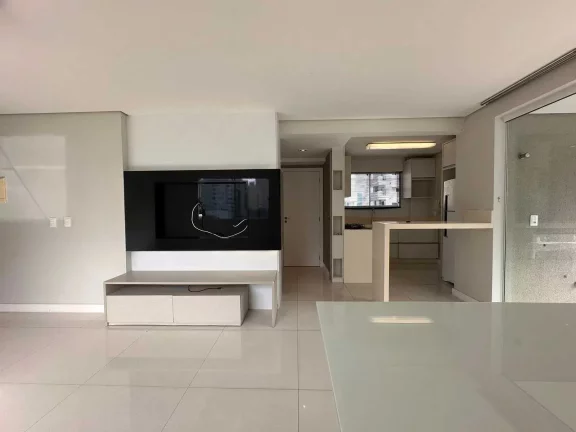 Imagem Apartamento com 3 dormitórios sendo 1 suíte e 1 vaga de garagem na Meia Praia, Itapema/SC