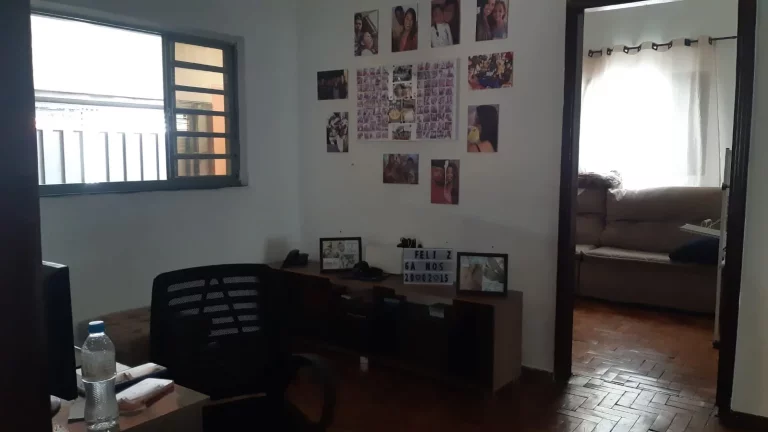 Imagem CASA NO BAIRRO JARDIM BRASILANDIA COM EDICULA NO FUNDO.