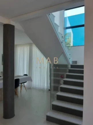 Imagem Casa de Alto Padrão à Venda em Lindo Condomínio na Cachoeira do Bom Jesus - Florianópolis SC!