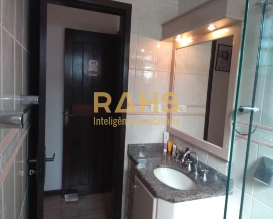 Imagem Linda e ampla residência em uma região tranquila do bairro América. Sobrado de dois andares, no p...