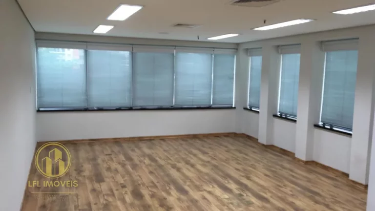 Imagem Espaço Comercial Premium no Coração do Itaim Bibi com 3 vagas de estacionamento.