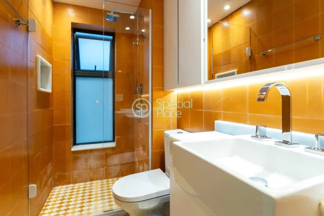 Imagem Apartamento com 2 dormitórios sendo uma suíte, escritório, cozinha americana, sala de TV, área g...