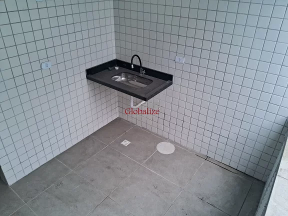 Imagem Bela casa sobreposta duplex recém-construída em Santos no bairro da Aparecida com 3 dormitórios, uma suíte e piscina a venda por R$ 1.175.000,00.