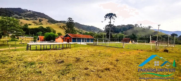 Imagem Oportunidade: Chácara com 2 Chalés, Ponto Comercial e Campo de futebol!