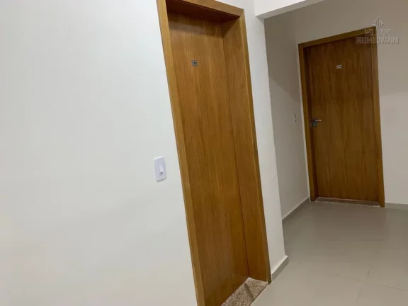 Imagem Novo, Moderno e a 280 Metros do Mar — Viva com Elegância em Mirim