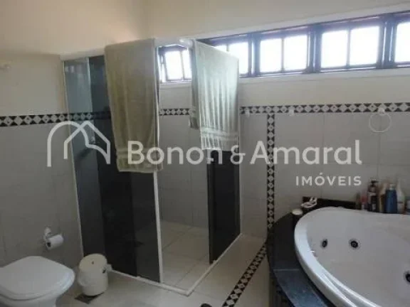 Imagem Lindo sobrado com fino acabamento. Piso superior: 3 suítes, (1 com closet e hidro), piso assoalho d...
