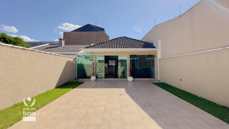 Imagem Sobrado com 4 Quartos, 1 Suíte, área Gourmet, ACEITA IMÓVEL DE MENOR VALOR, à venda, 265 m² por R$ 1.100.000 - Guabirotuba - Curitiba/PR
