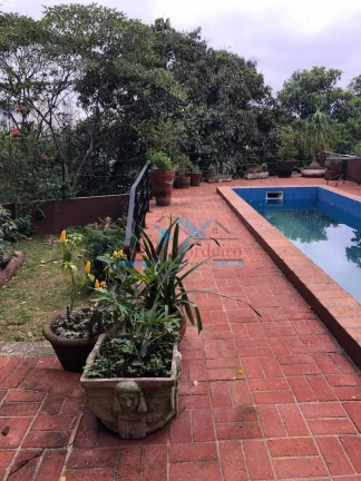 Imagem Sobrado com 4 dorm. (1 suíte) + 2 vagas e Piscina- Instituto de Previdência