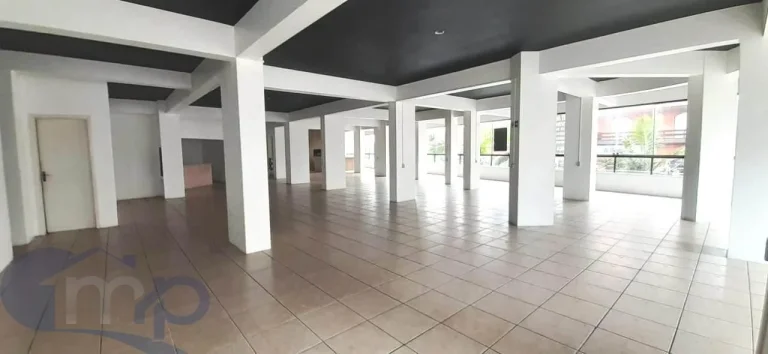 Imagem Sala comercial á venda com 382m² no centro de Torres/RS