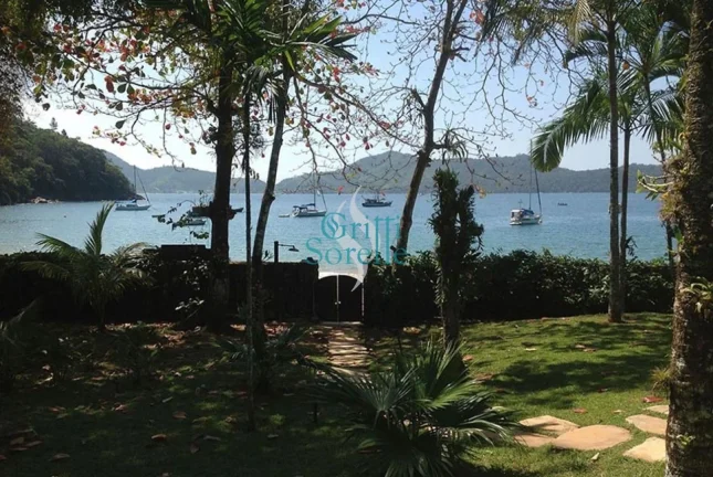 Imagem Casa Mobiliada à venda na Praia do Flamengo - Ubatuba/SP.