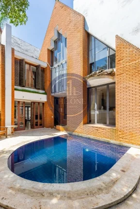 Imagem Casa de luxo na Vila Madalena: 4 quartos, 4 suítes, 2 salas, 6 banheiros, 2 vagas, 376m² - São Paulo-SP.