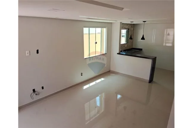 Imagem Casa com dois dormitórios e banheiro no centro do barroco.