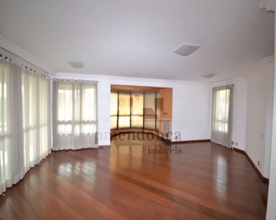 Imagem Apartamento amplo e iluminado. Living para 03 ambientes com lareira, terraço gourmet e piscina. Coz...