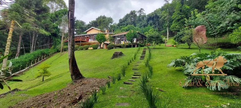 Imagem Encante-se com esta belíssima Chácara à venda em Campos do Jordão-SP