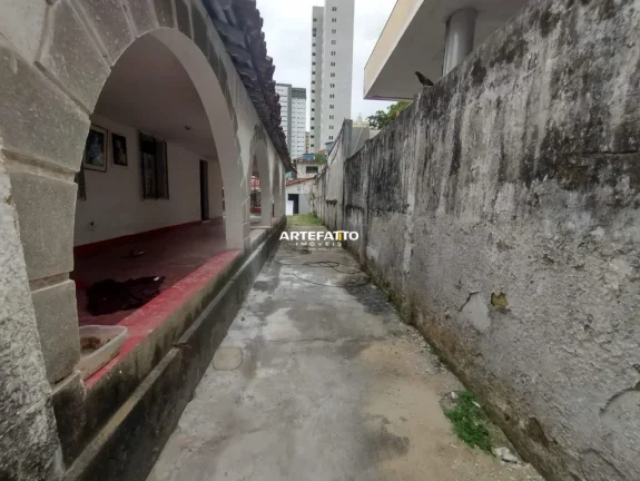 Imagem Casa Grade Ideal para Família Grande e ou Comércio - No Coração do Espinheiro