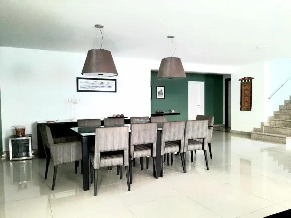 Imagem Casa em Condomínio Novo Leblon, em terreno de 1000 m², 6 suítes, jardins, piscina, área gourmet com churrasqueira.