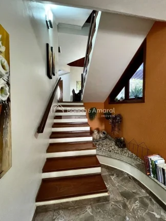 Imagem Excelente sobrado à venda em condomínio fechado em Valinhos/SP, localizado em uma área privilegia...