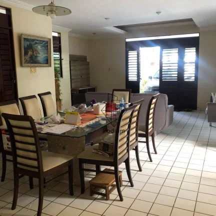 Imagem Casa de 1º andar com Edícula, no Bessa a menos de 250m da praia - CA0163