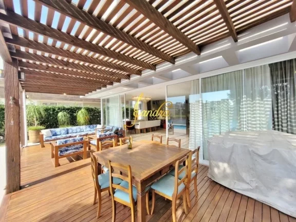 Imagem Casa condomínio com 05 suites e piscina aquecida