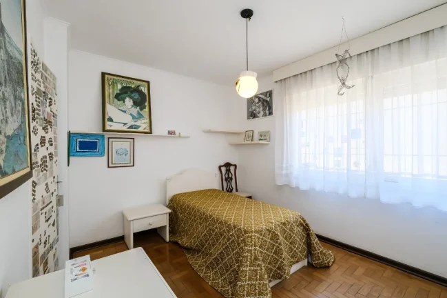 Imagem Casa Sumaré - 269M², 4 Dorms, 1 Suíte, 4 Vagas, Churrasqueira, Copa, Lavabo, Jardim.